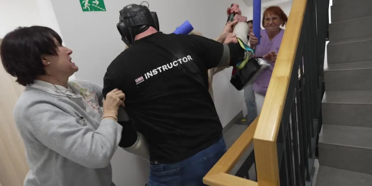 Debriefing po modelové situaci během školení aktivního útočníka