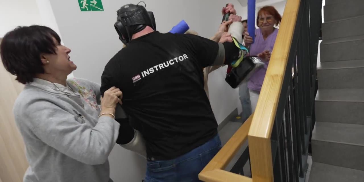 Debriefing po modelové situaci během školení aktivního útočníka