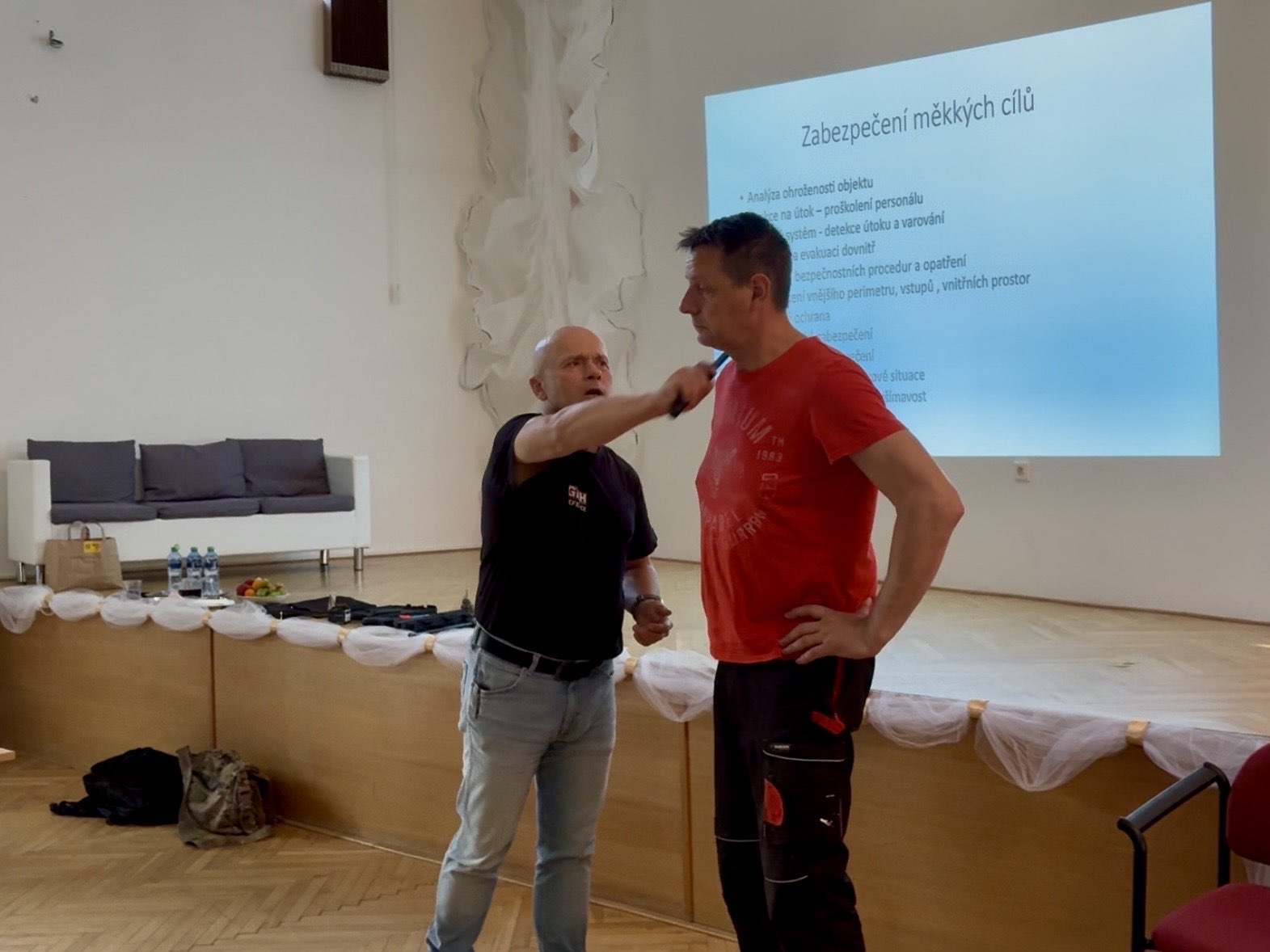 Útok nožem, kterého si ani nemusíte všimnout. Foto: autor